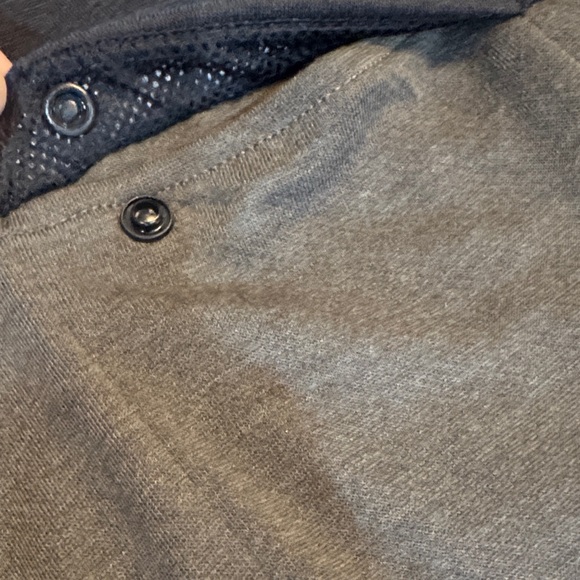 The North Face Flash Dry Black and Olive Short Sleeve Tee NWT - Picture 4 of 11